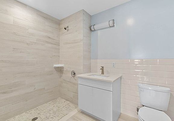 5th image of 31-25 Newtown Ave #6B