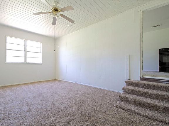 5th image of 711 E Navasota St