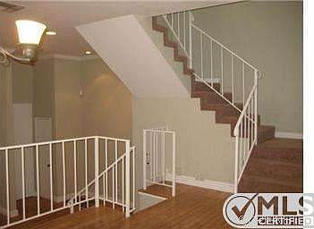 4th image of 5240 Newcastle Ave #4