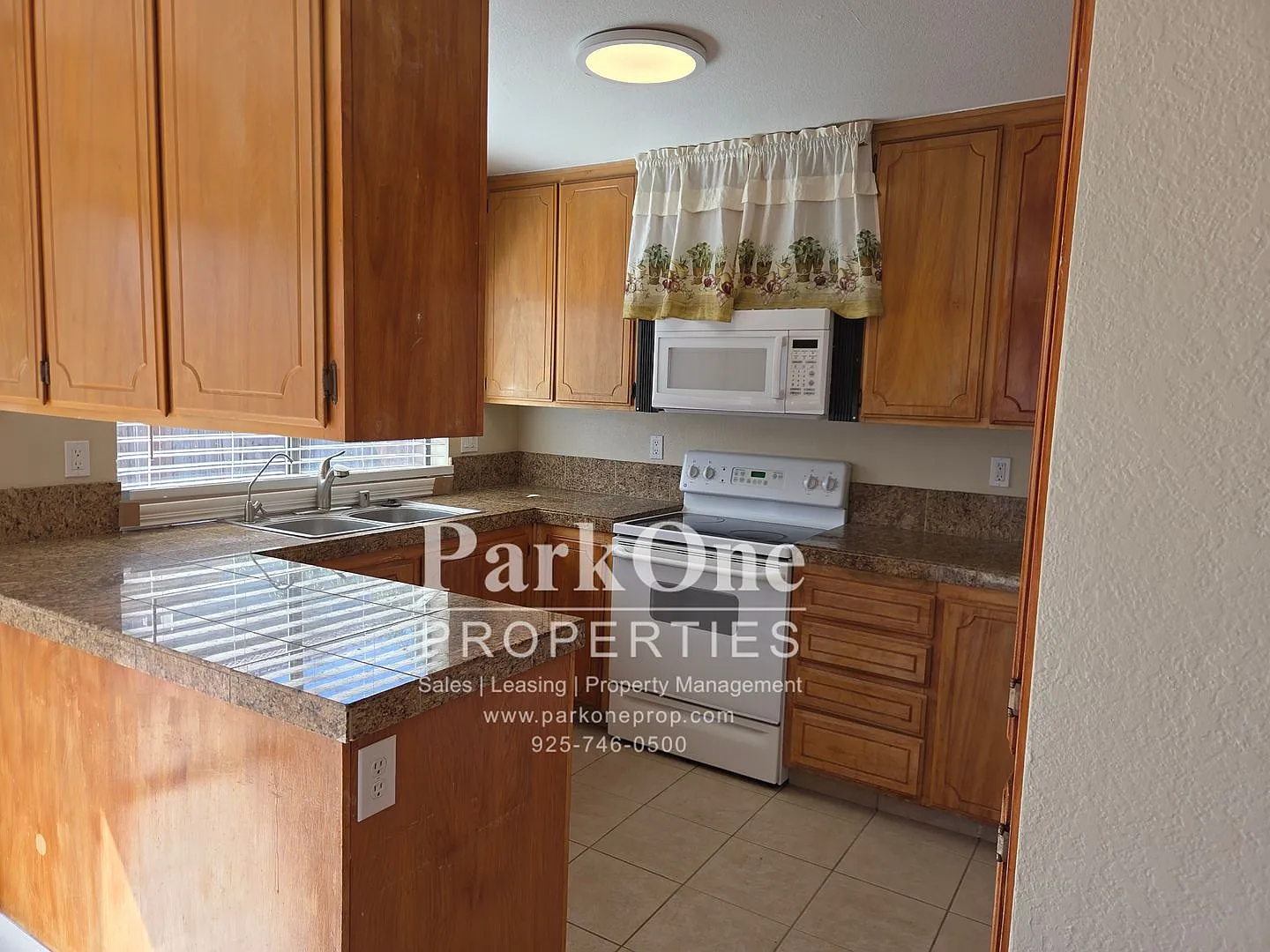 Single Story Home in Brentwood with Community Pool — Photo 4
