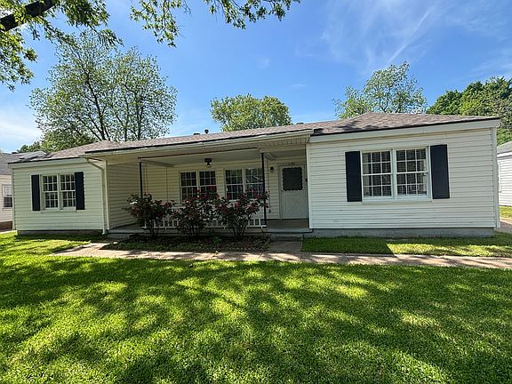 2nd image of 1135 Gilbert Dr