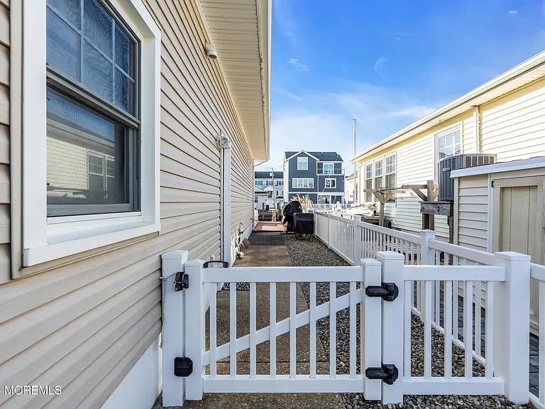 213 Hayes Ct — Photo 26