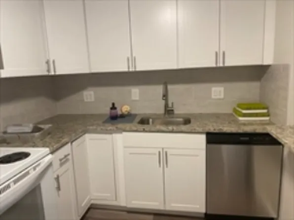 2 Colonial Dr #5, Andover, MA 01810