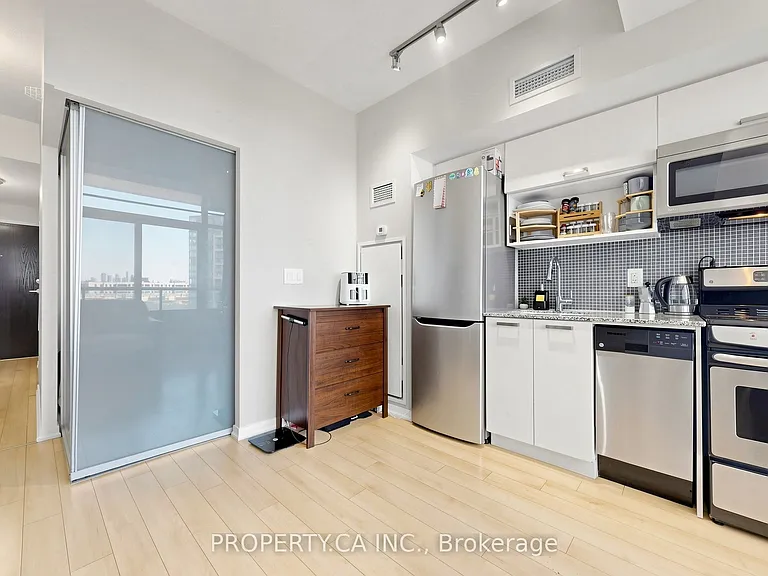 36 Lisgar St #819W — Photo 5