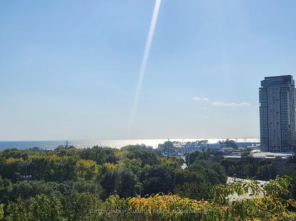 219 Fort York Blvd #1110, Toronto, ON M5V 1B1