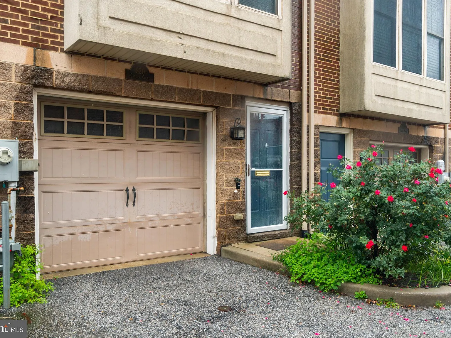 3 bed, 2.5 bath, 2104 sqft, $3,250 — Photo 1