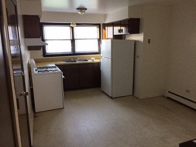 2nd image of 1365 River Dr