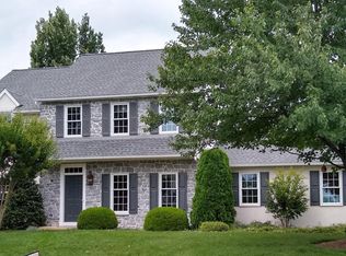 19 Royal Dr, Lititz, PA 17543