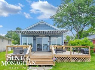 8669 River Rd, Cottrellville, MI 48039