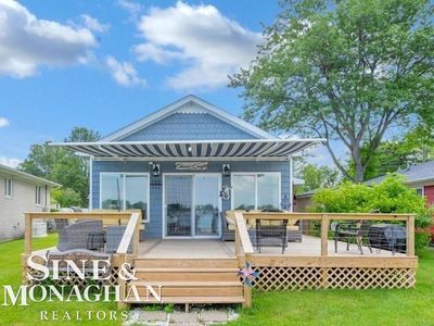 8669 River Rd, Cottrellville, MI, 48039