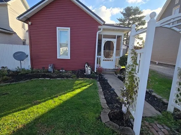 210 S 4th St, Byesville, OH 43723