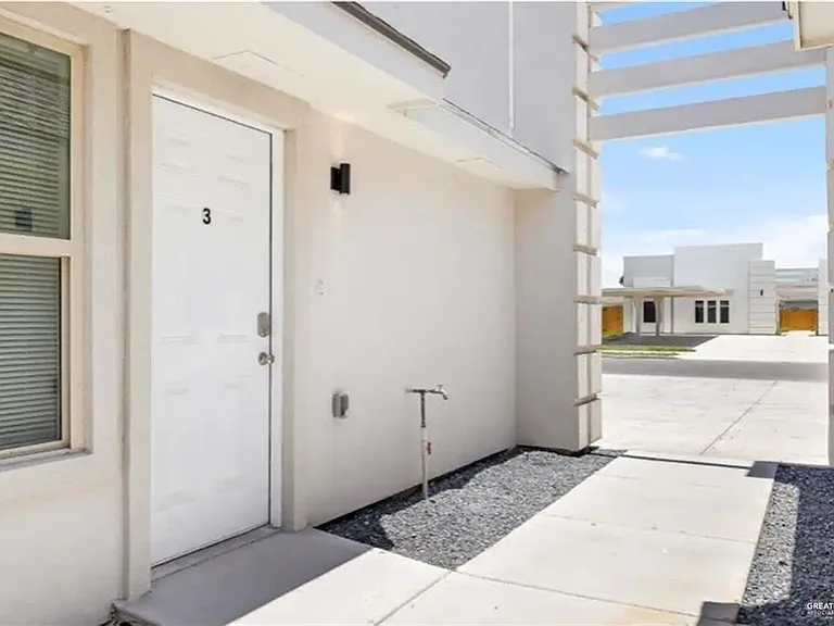 3802 Las Vistas Ln — Photo 2