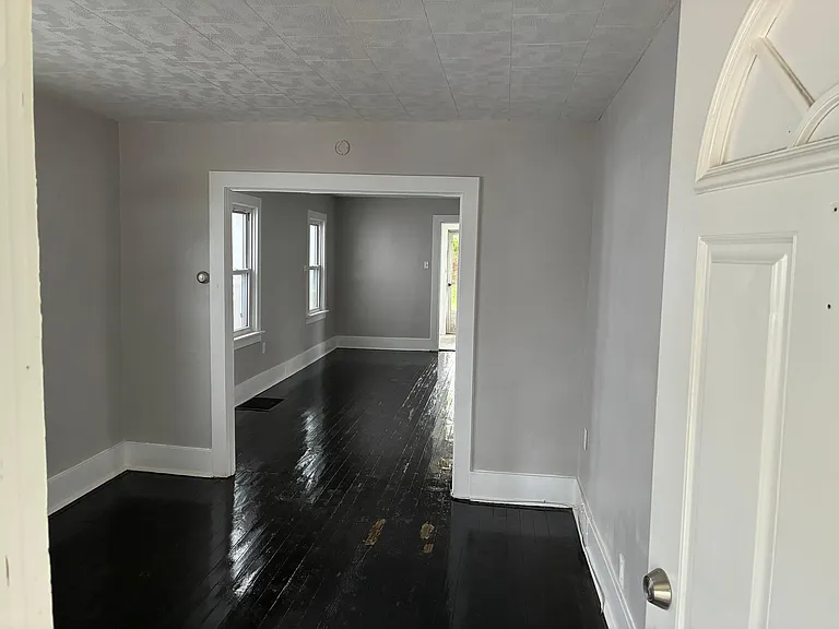 112 Schley Ave — Photo 2