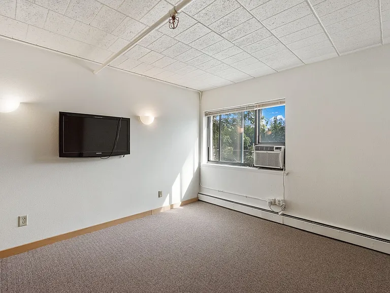 2125 W Kilbourn Ave — Photo 13
