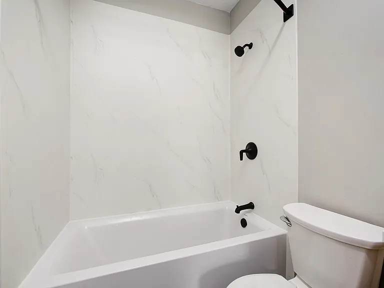 2485 W 7th St #4 — Photo 13