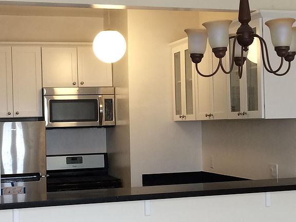 5th image of 2240 Lombard St #304