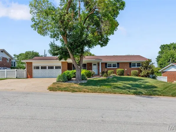 3017 Mamelles Dr, Saint Charles, MO 63301
