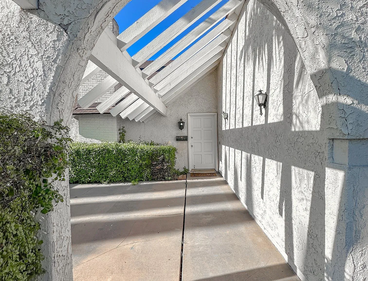 5 bed, 2289 sqft, $4,900 — Photo 3