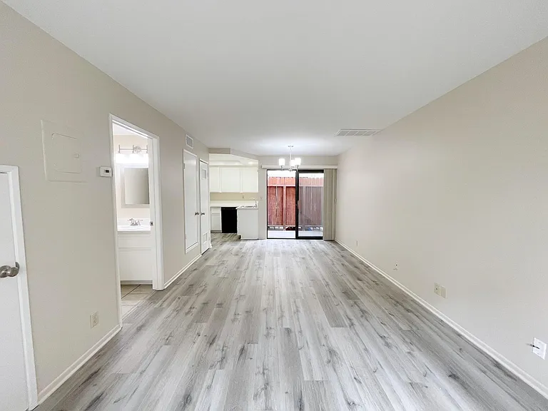 1206 Viola Ave — Photo 5
