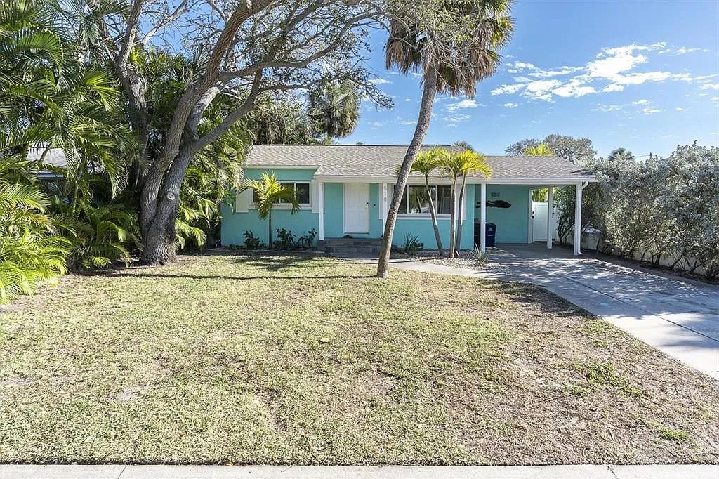 3 bed, 2.0 bath, 1368 sqft, $3,200 — Photo 1
