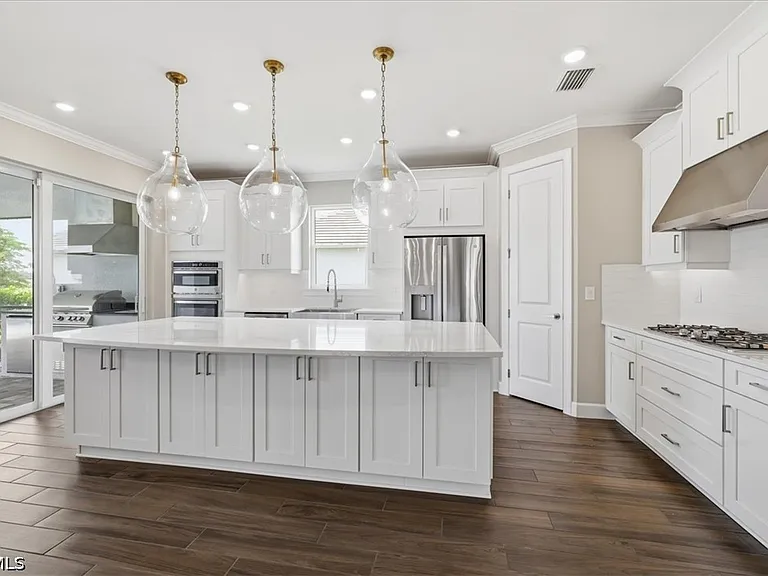 26801 Victoria Pl — Photo 13