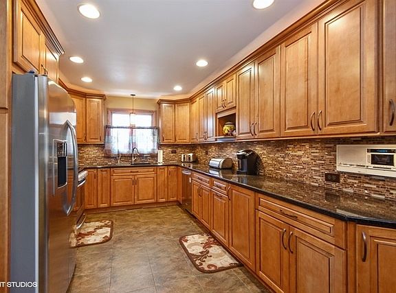 3rd image of 18812 Meadow Creek Dr