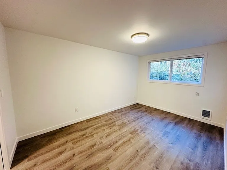 11211 NE 68th Street — Photo 14