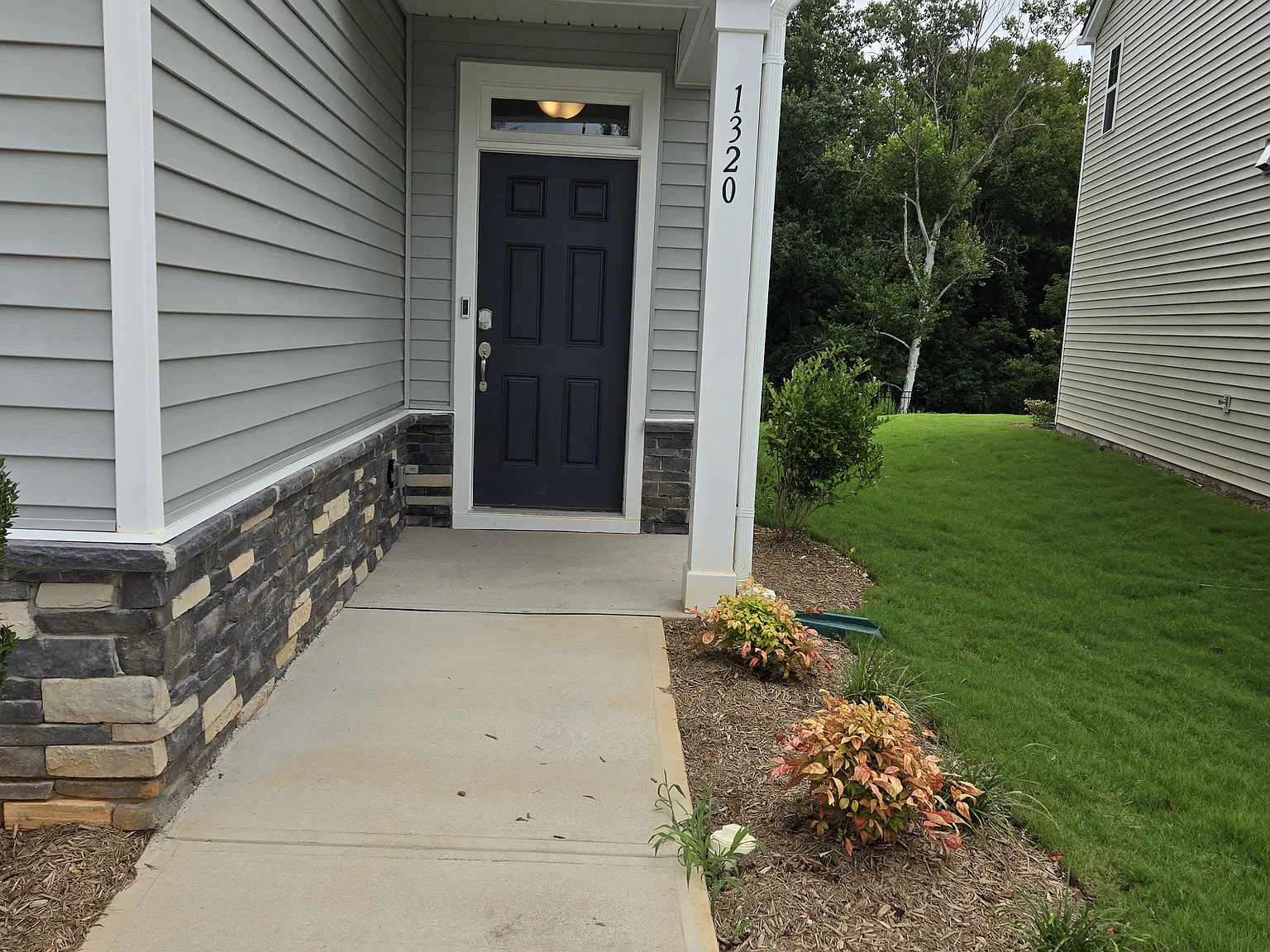 3 bed, 1924 sqft, $2,000 — Photo 2