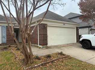 208 Hibiscus Dr, Arlington, TX 76018