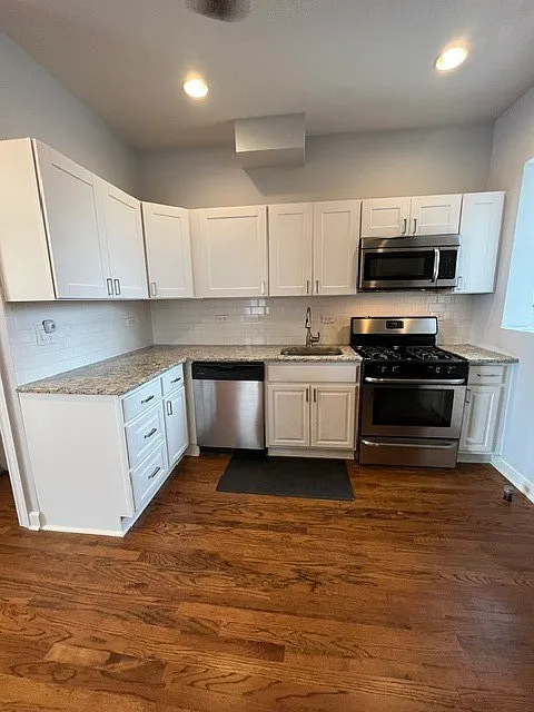 2 bed, 900 sqft, $2,100 — Photo 4