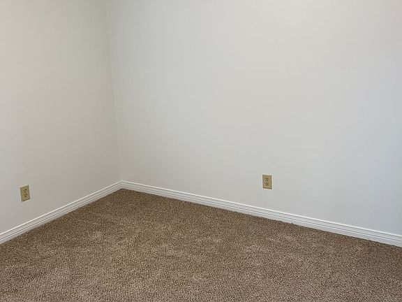 5th image of 706 N Park Blvd APT 12