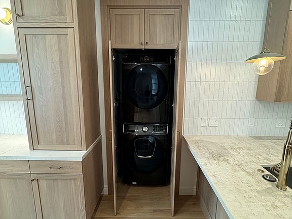 4th image of 121 6th Ave #119