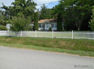 138 W Buckeye Rd, Swannanoa, NC 28778