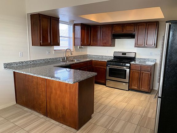 5th image of 609 Alicante Way