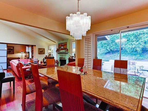 4th image of 107 Matamoros Ct