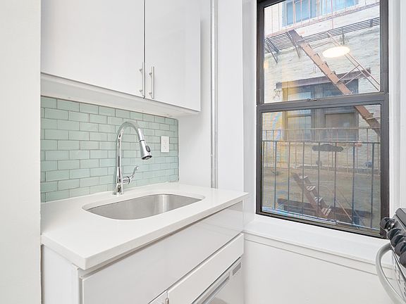 5th image of 313 E 95th St APT 14