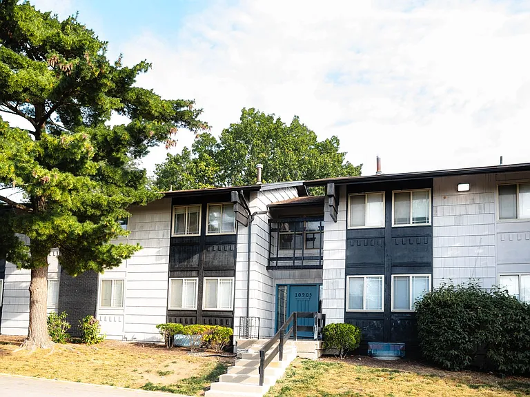 LIMITED TIME OFFER - DISCOUNTED RENTS ON STUDIO, ONE & TWO Bedroom Apartment & Townhomes!! — Photo 16