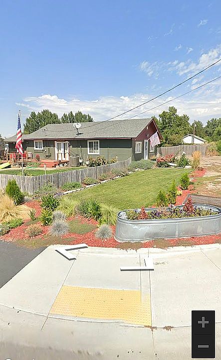 2nd image of 611 N Dewey Ave