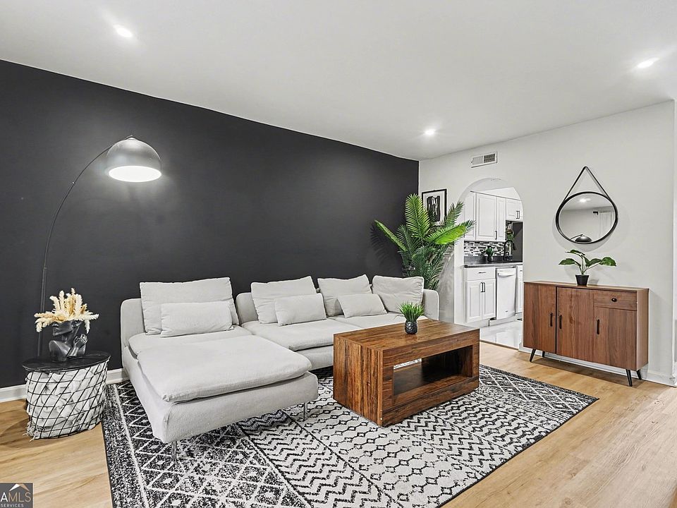 1st image of 3083 Colonial Way APT E