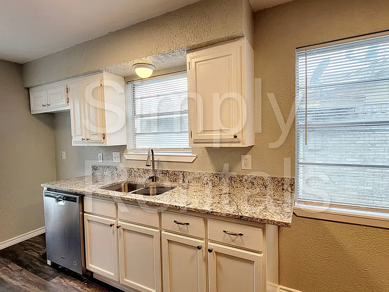 2602 Bliss St — Photo 8