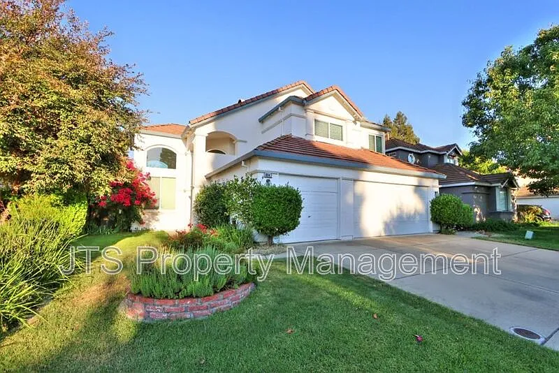 4 bed, 2.5 bath, 1973 sqft, $2,795 — Photo 1