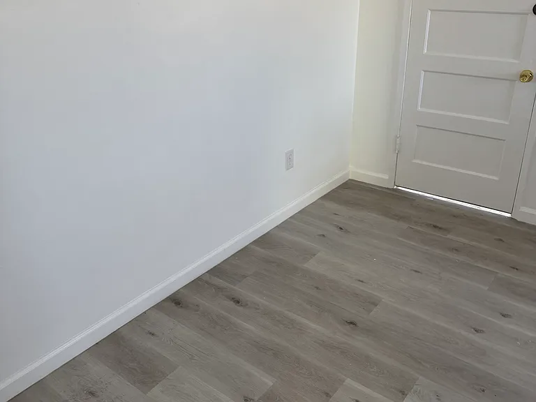 207 W 50th St #209 — Photo 8