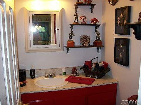 4th image of 1102 Cabot Ct N