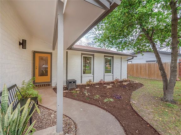 3rd image of 7110 Whispering Oaks Dr