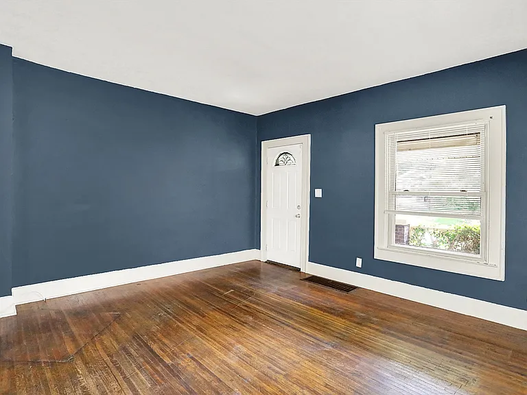 626 N Riley Ave — Photo 5