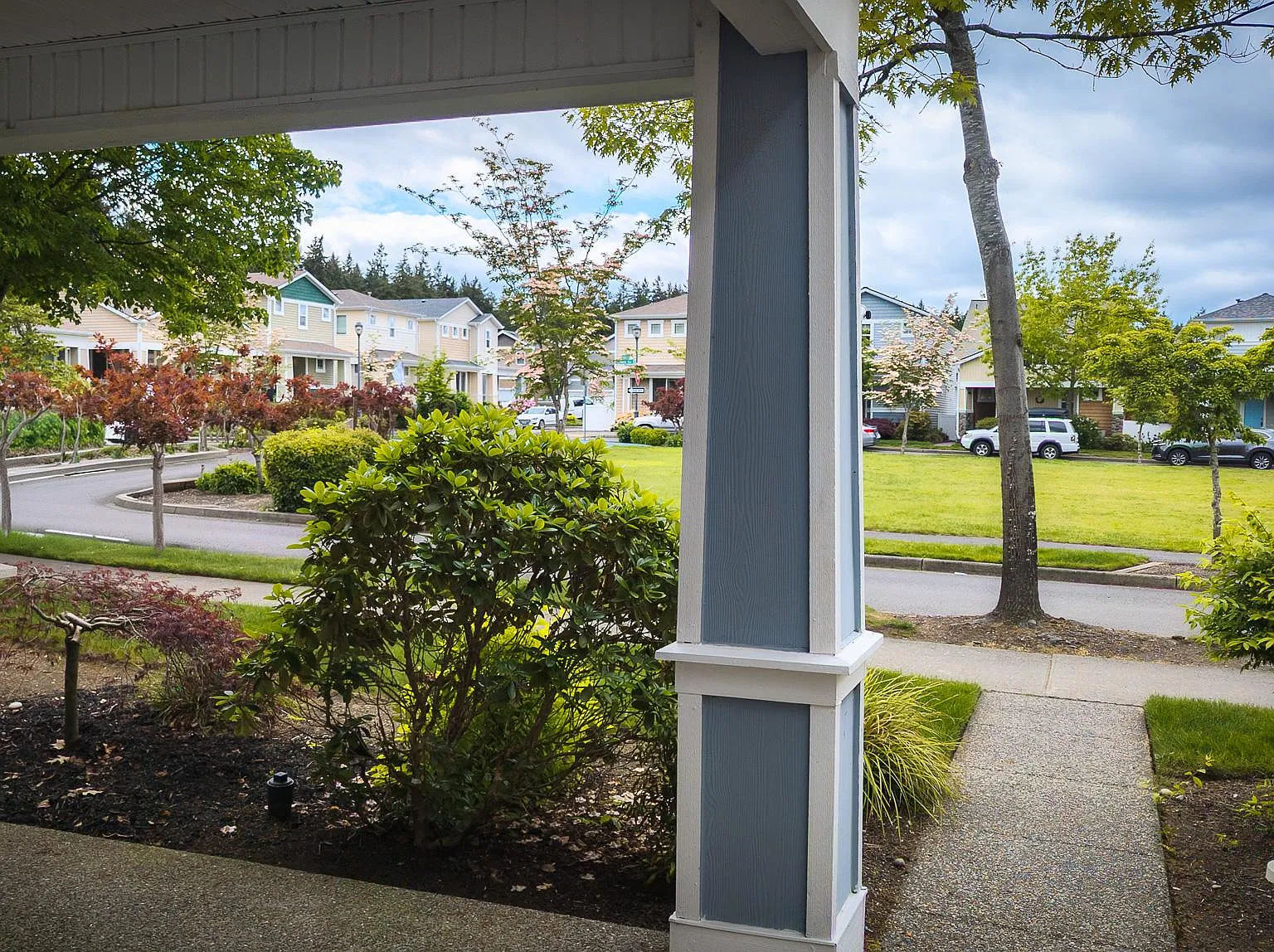 3 bed, 2.5 bath, 1752 sqft, $2,595 — Photo 2