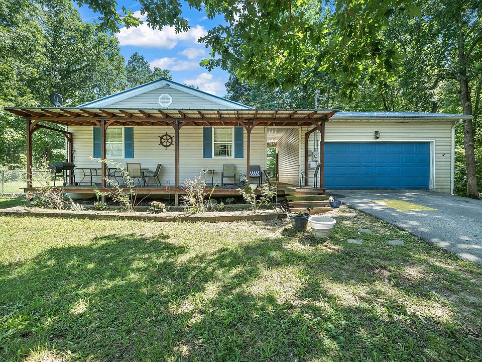 1st image of 484 Sycamore Dr