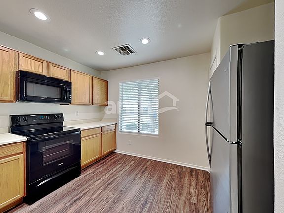 3rd image of 18554 W Mariposa Dr