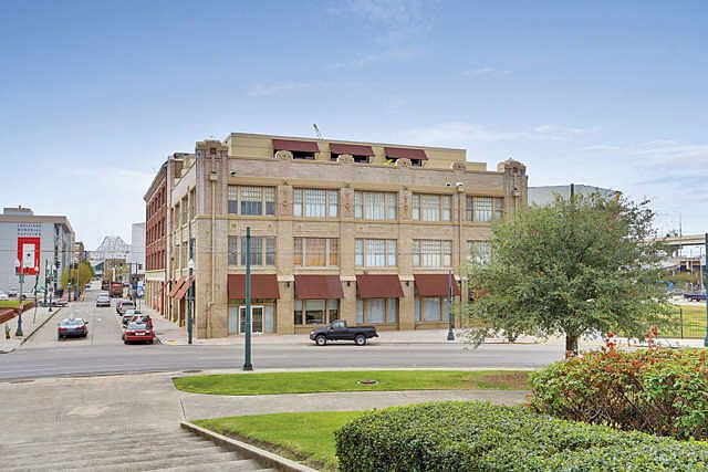 1st image of 1000 Saint Charles Ave APT K