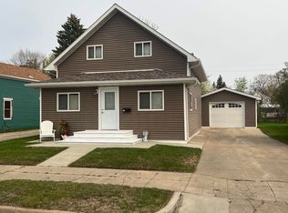 409 3rd St SE, Rugby, ND 58368